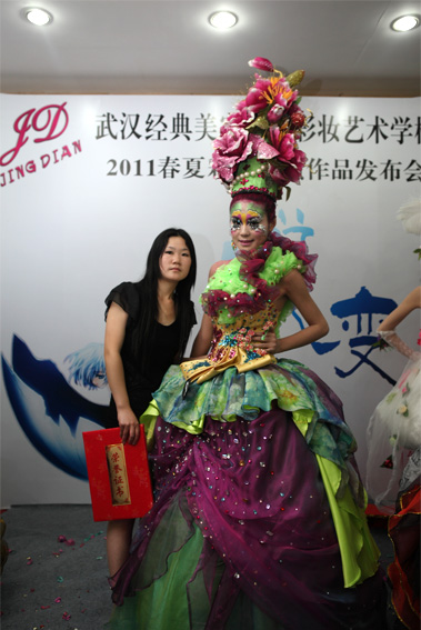  p>武汉经典化妆学校是由国家行政部门管理的专业形象设计 a target="