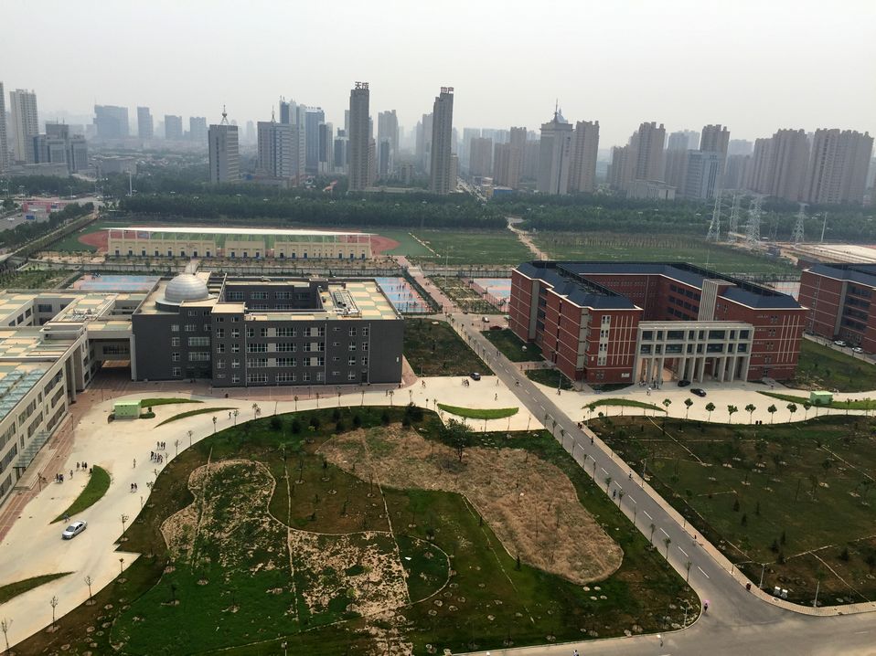  p>沧州一中始建于1913年,为河北省首批重点中学,中学百年名校.