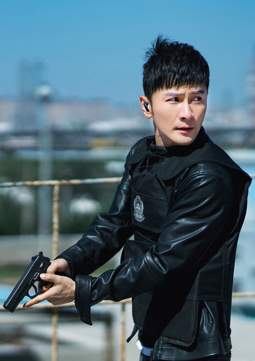 穆青/刘远文演员 任嘉伦帅气英俊,忧郁寡言,永远西装革履,谨言慎行,靠