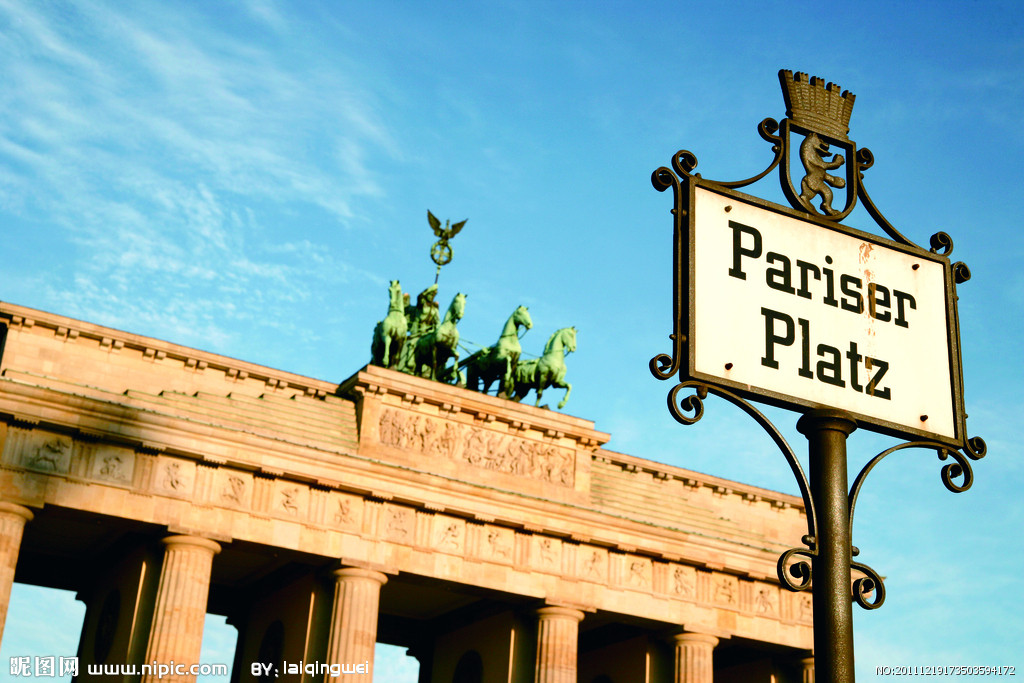  p>勃兰登堡门(德语:brandenburger tor;英语:brandenburg gate),位于