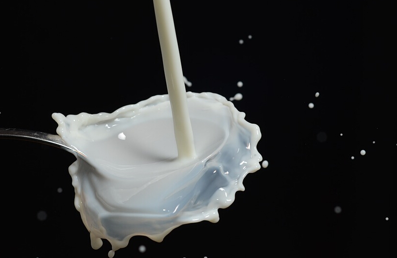  p>驴奶是最接近人乳的奶中珍品,对人体的心,胃,脾,肺,肝,前列腺等多