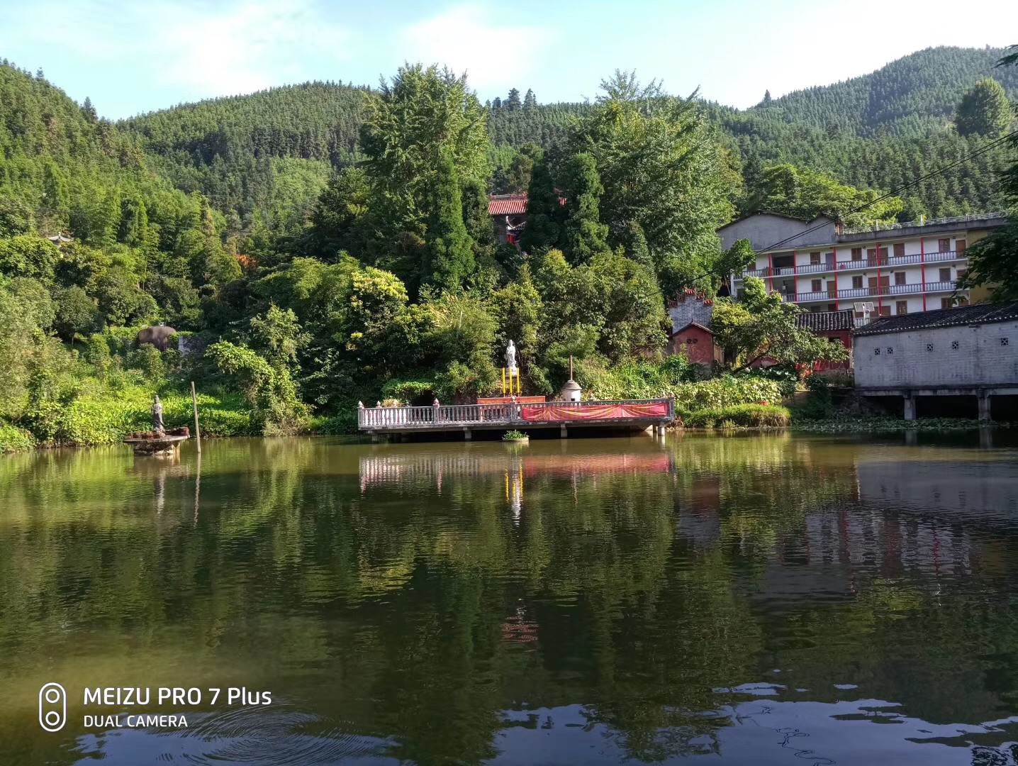位于桂林市灌阳县西山瑶族乡李家村,坐落于海洋山脉深山老林之中