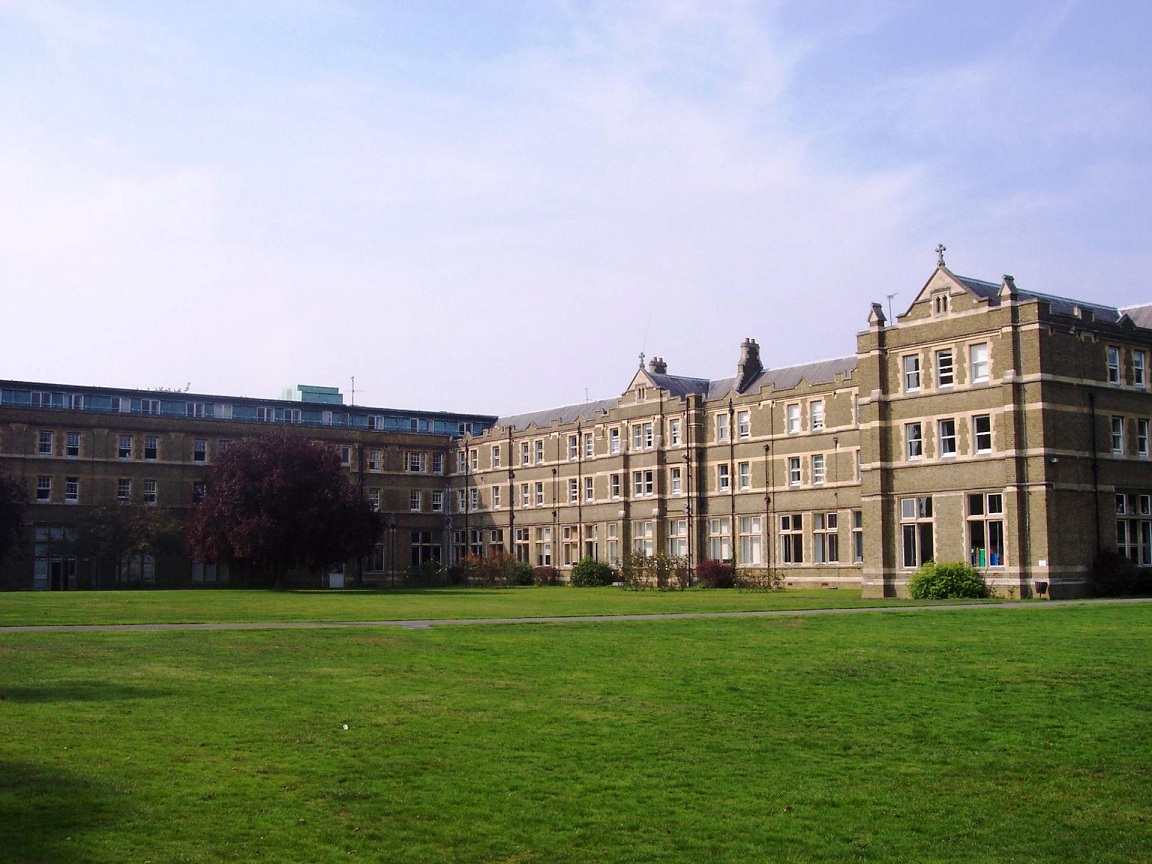 伦敦特维克纳姆圣玛丽大学