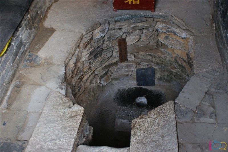  p data-id="gnzldyncwl">明月池亦称观海寺,创建于 a target="_blank