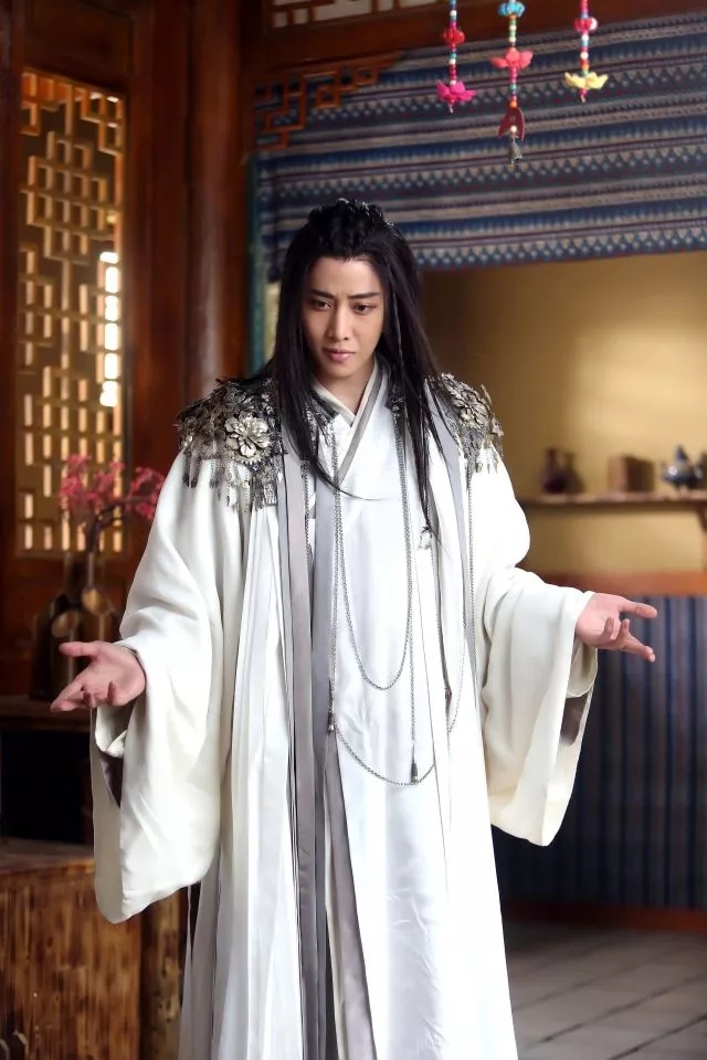  p>披拉·尼迪裴善官(mike),1989年12月19日出生于泰国,泰国流行乐男