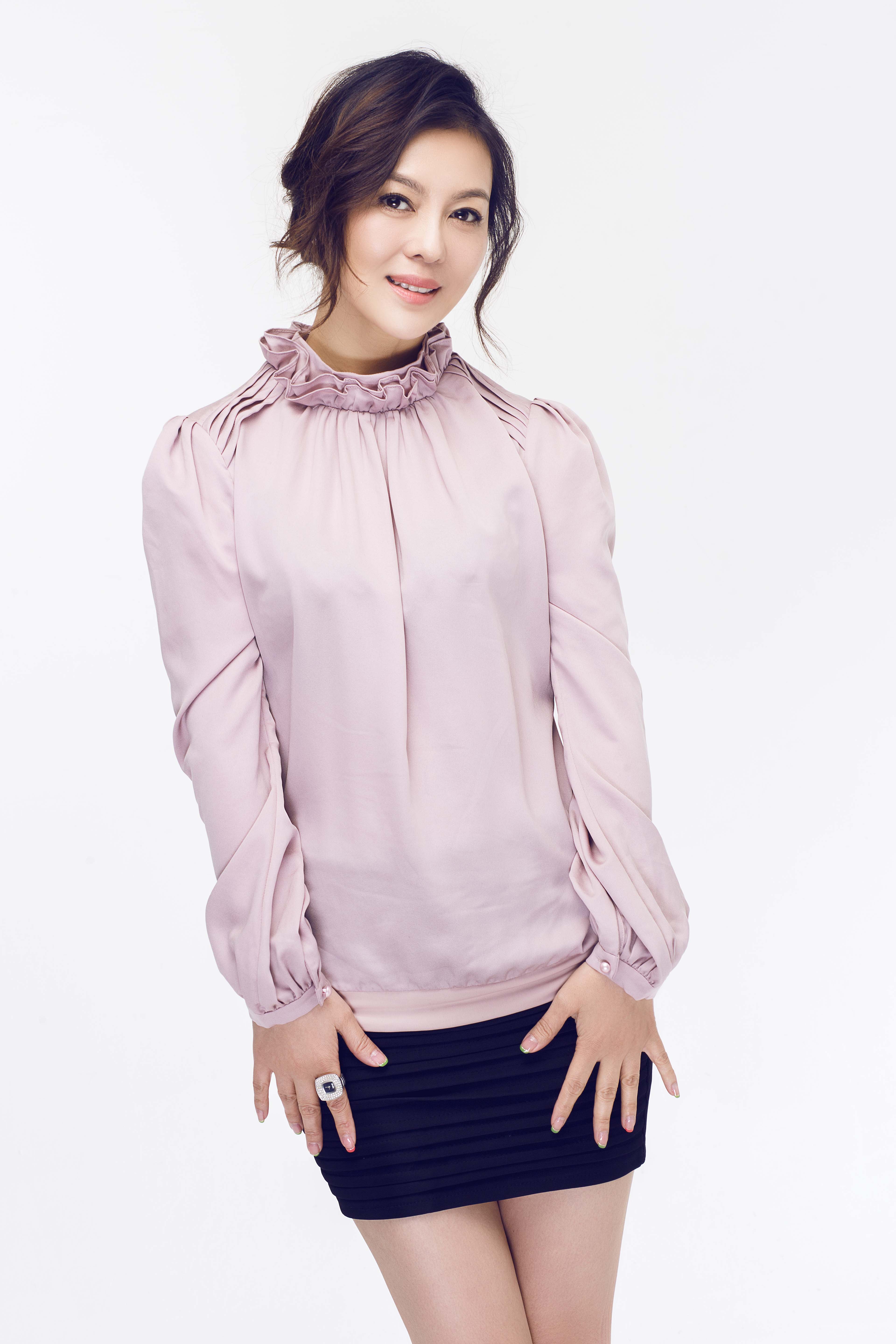  p>荣蓉,国家二级演员,制片人,毕业于 a target="_blank" href="/item