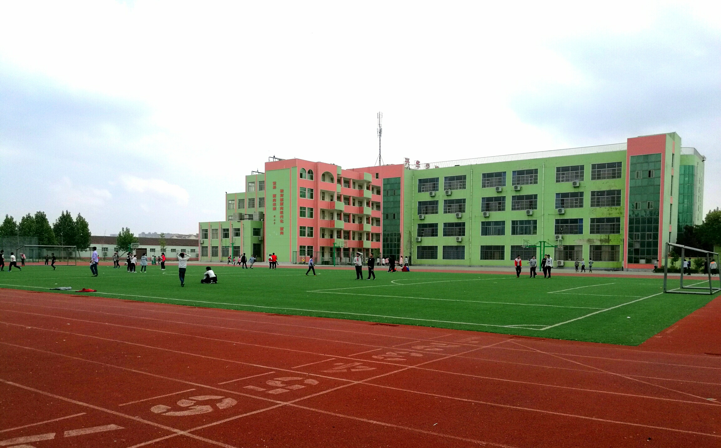  p>临沭县兴华学校创建于2013年6月,学校隶属于临沂兴华教育集团,学校