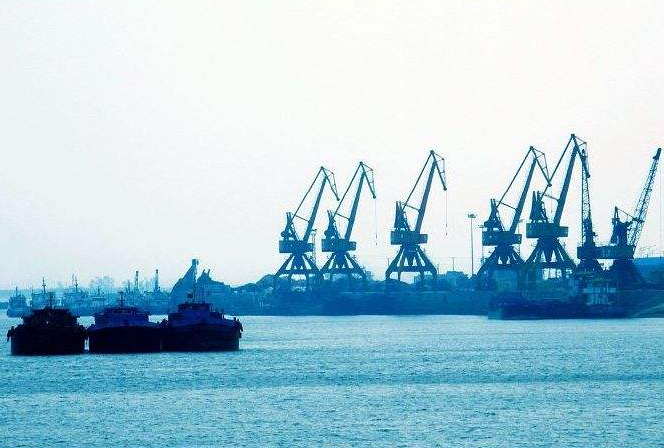  p>浪头港位于辽宁省丹东市振兴区浪头镇,是兼具河港与海港功能的港口