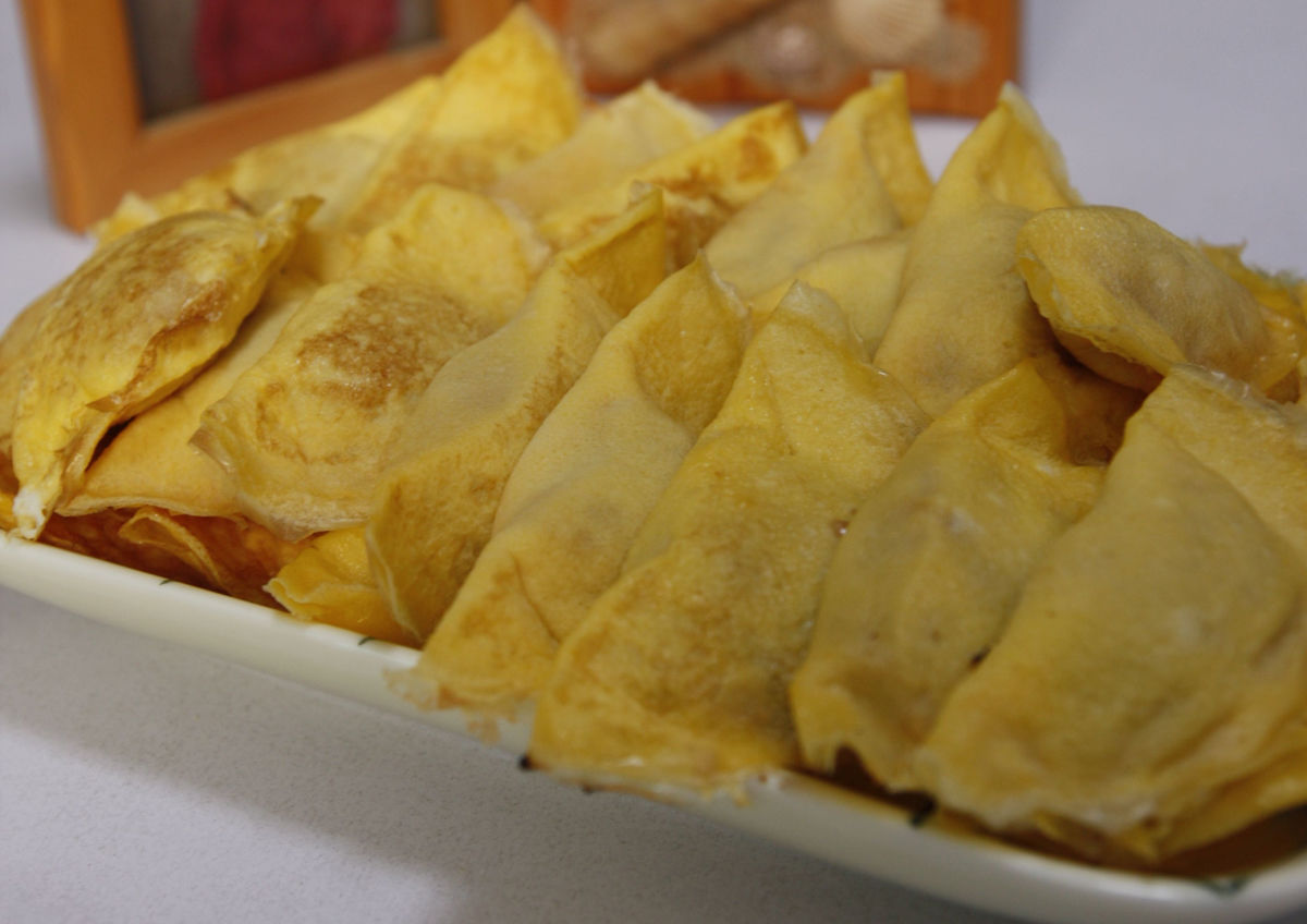  p>香椿芽猪肉蛋饺是以香椿芽,鸡蛋,猪肉为主要馅料的水饺. /p>