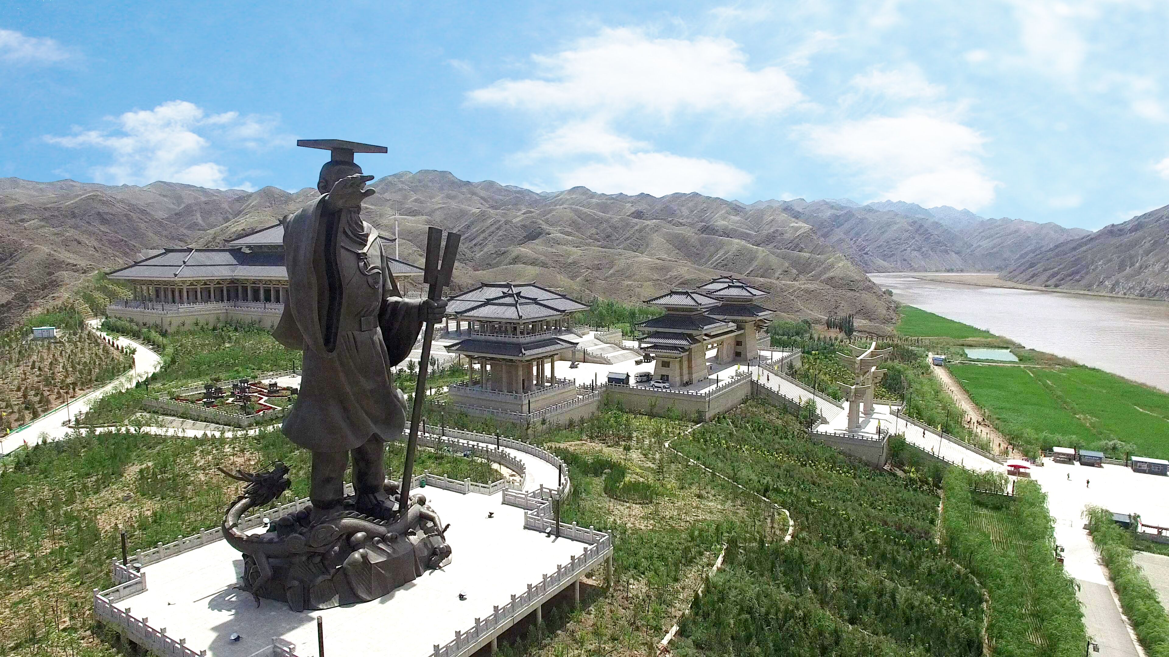 简称青铜峡黄河大峡谷旅游区,位于宁夏回族自治区吴忠市青铜峡市