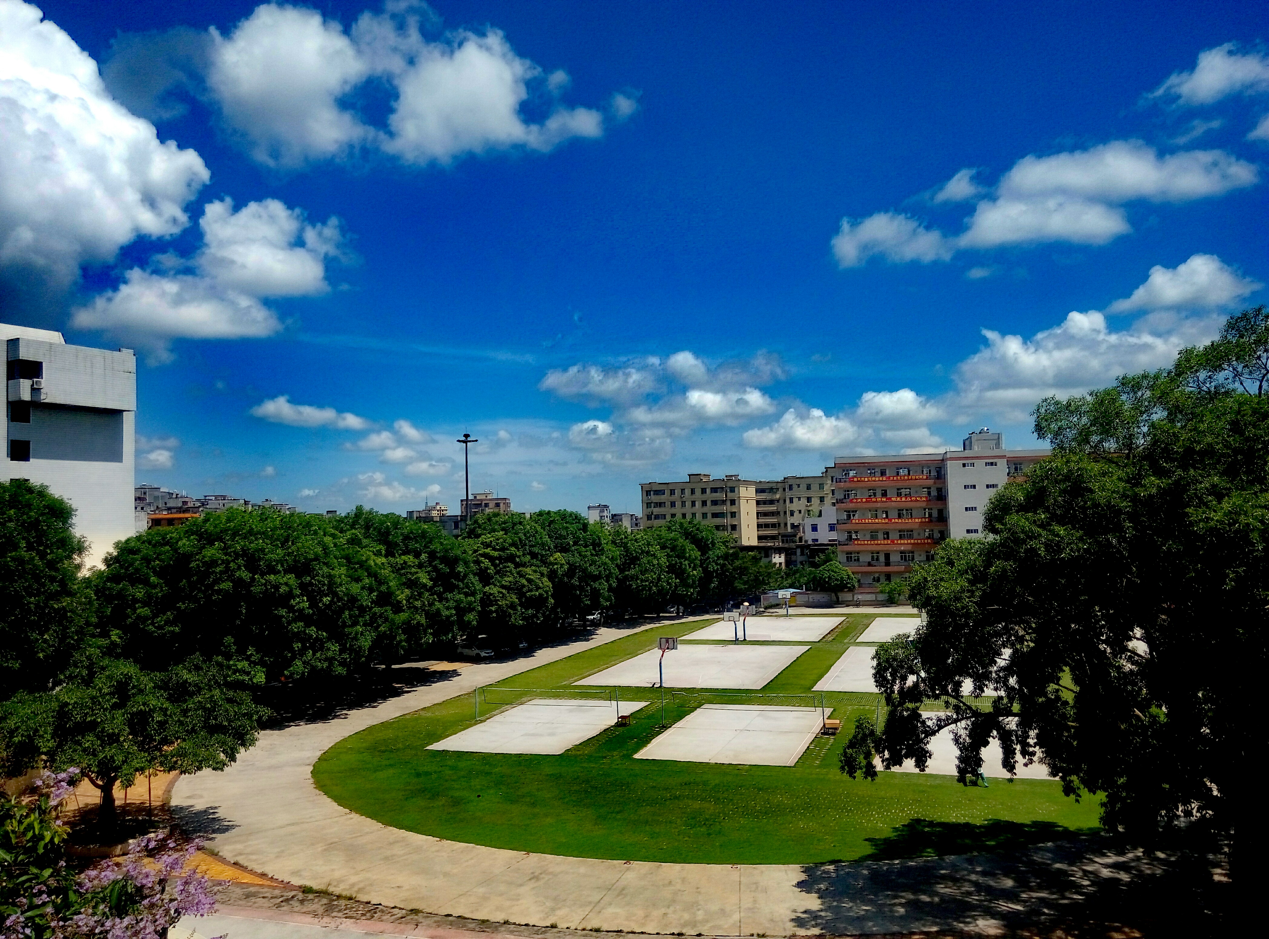 化州市实验中学