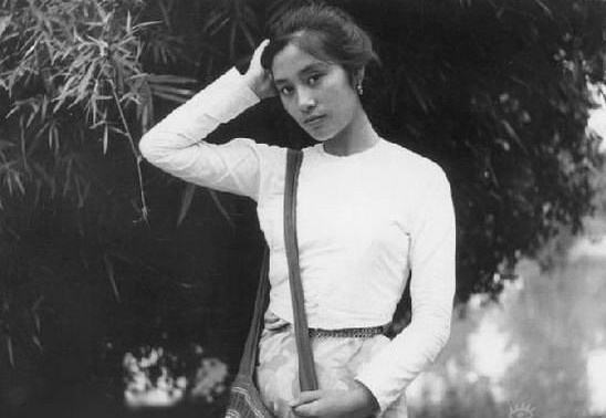  p>《青春祭》是由北京电影学院青年电影制片厂出品的剧情片,由 a