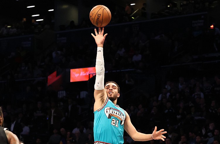  p>泰厄斯·琼斯(tyus jones),1996年5月10日出生于 a target="_blank