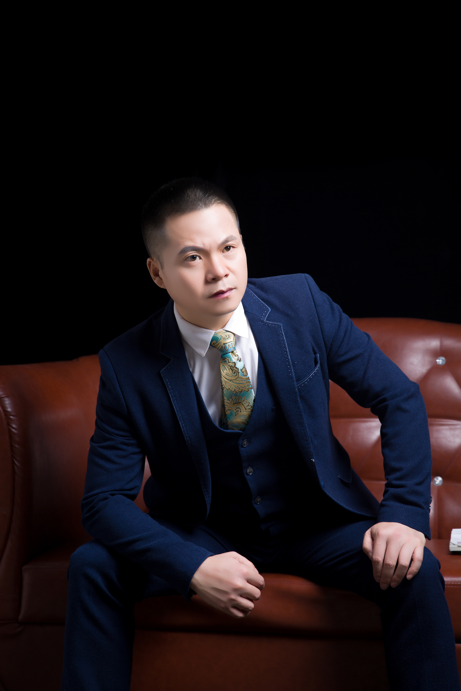  p data-id="gnzf9onn0o">龙飞凤,男,四川省巴