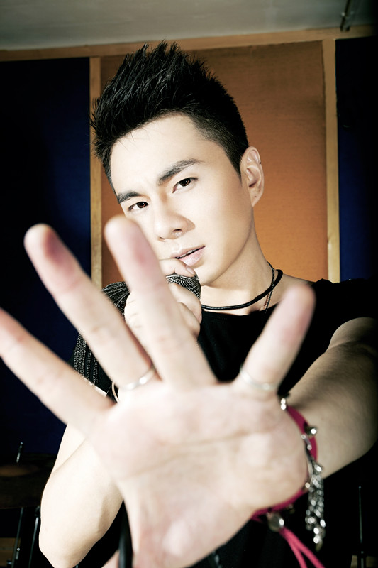  p>赵楠,华语乐坛新锐偶像摇滚歌手,2007年"中国星"第三届全国流行乐