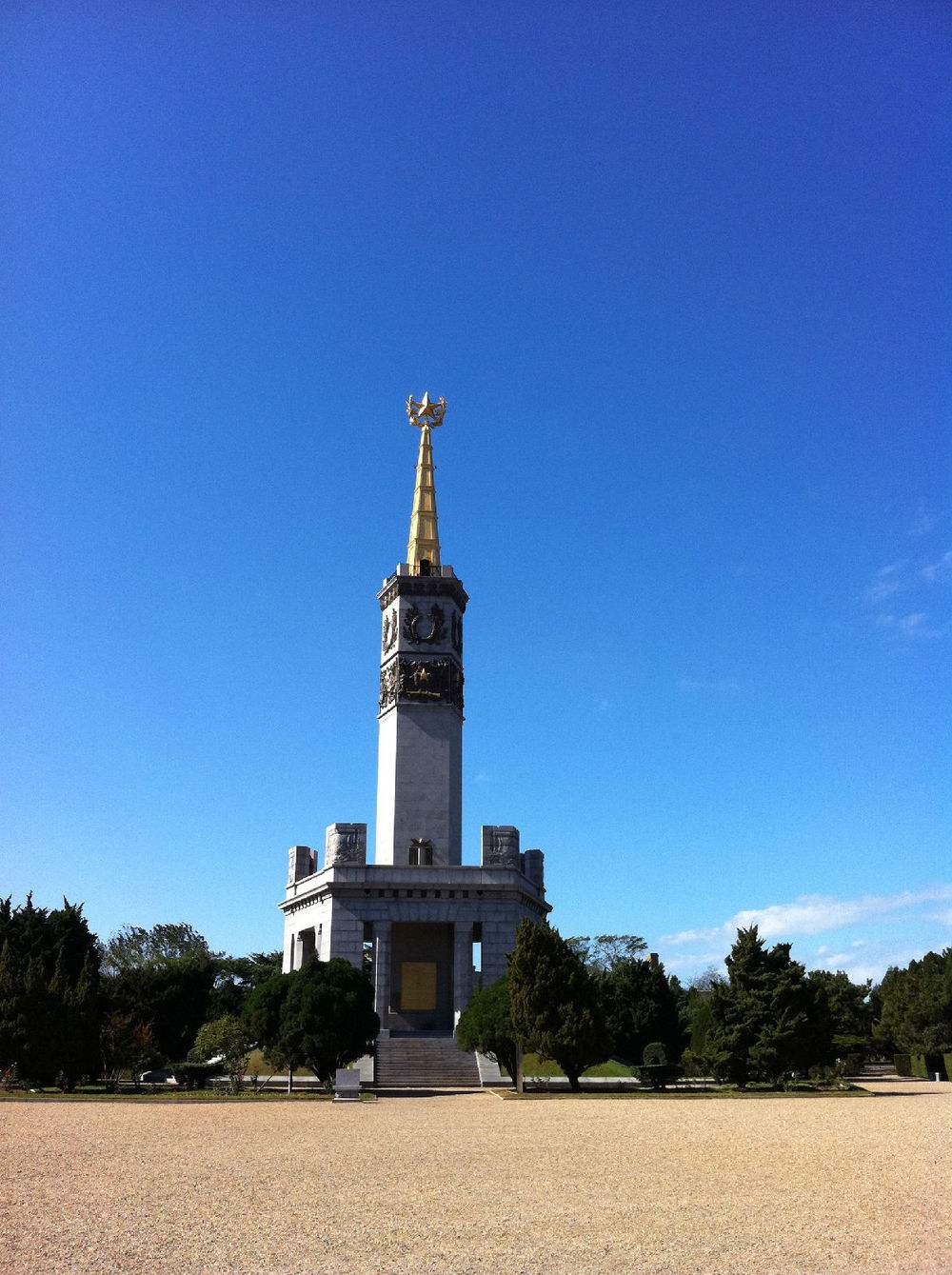  p data-id="gnawsd8fde">旅顺胜利塔位于旅顺口区,市级文物保护单位.