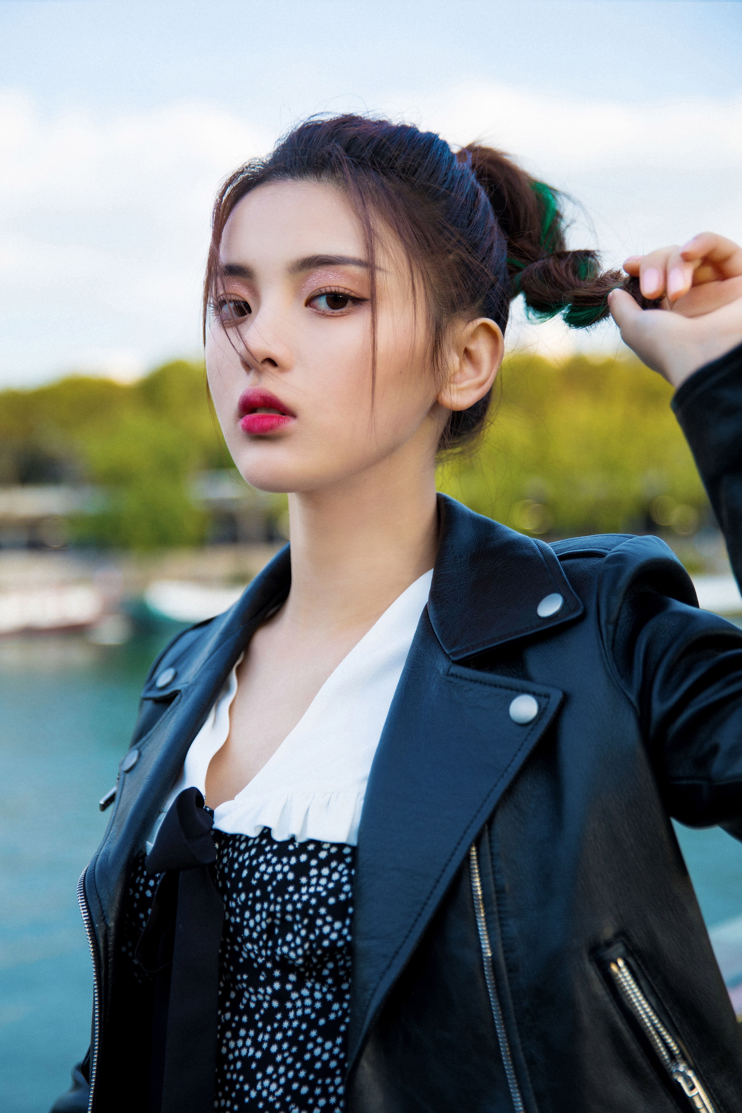  p>杨超越,1998年7月31日出生于江苏省盐城市大丰区,中国内地影视女