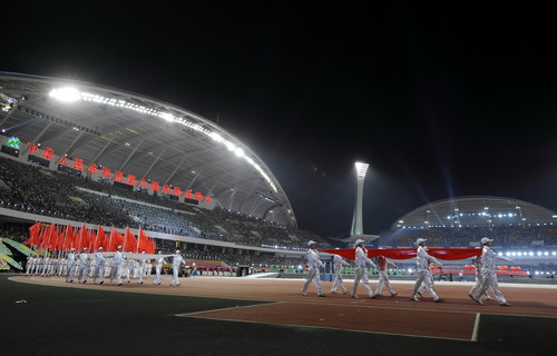  p>福建省体育中心坐落于福州市 a href="#" data-lemmaid="2555780">