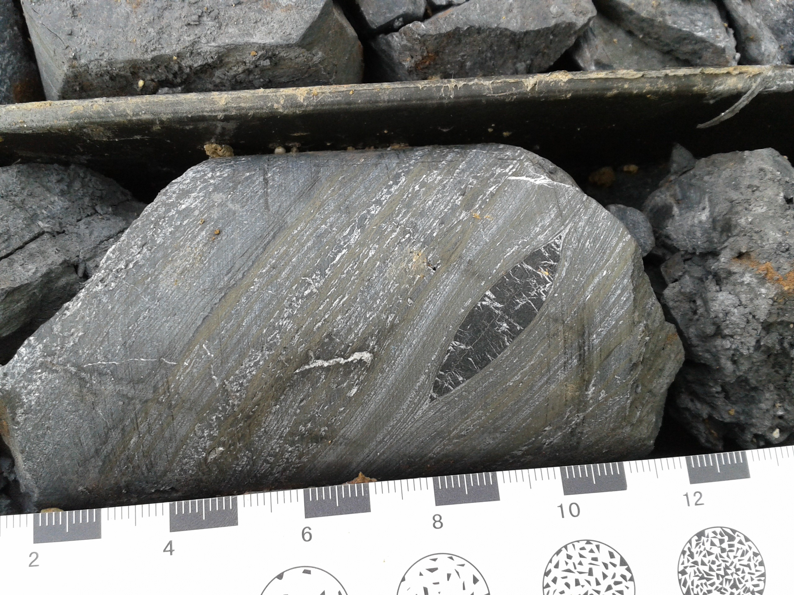  p>碳酸锰矿产于地下深部的岩石中的矿石. /p>