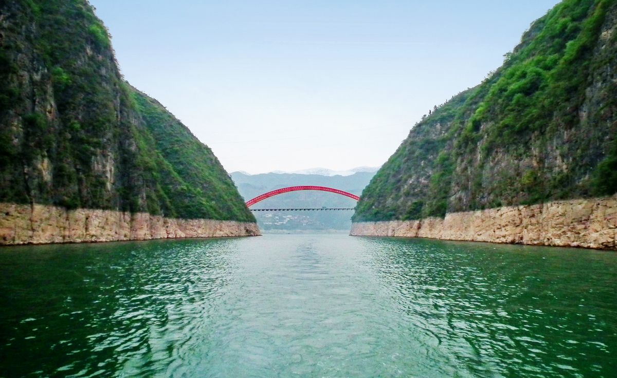  p>龙门峡距巫山县城约3公里,是大宁河上第一峡,也是 a target="