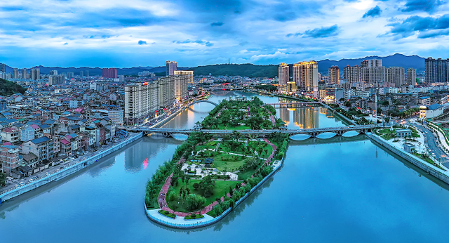  p>中洲公园位于 a target="_blank" href="/item/广丰区/16824463"