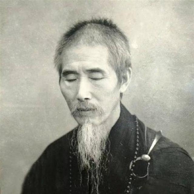 近代高僧虚云禅师：曾在盛夏祈福求雪，120岁圆寂留数百舍利子_百科TA说