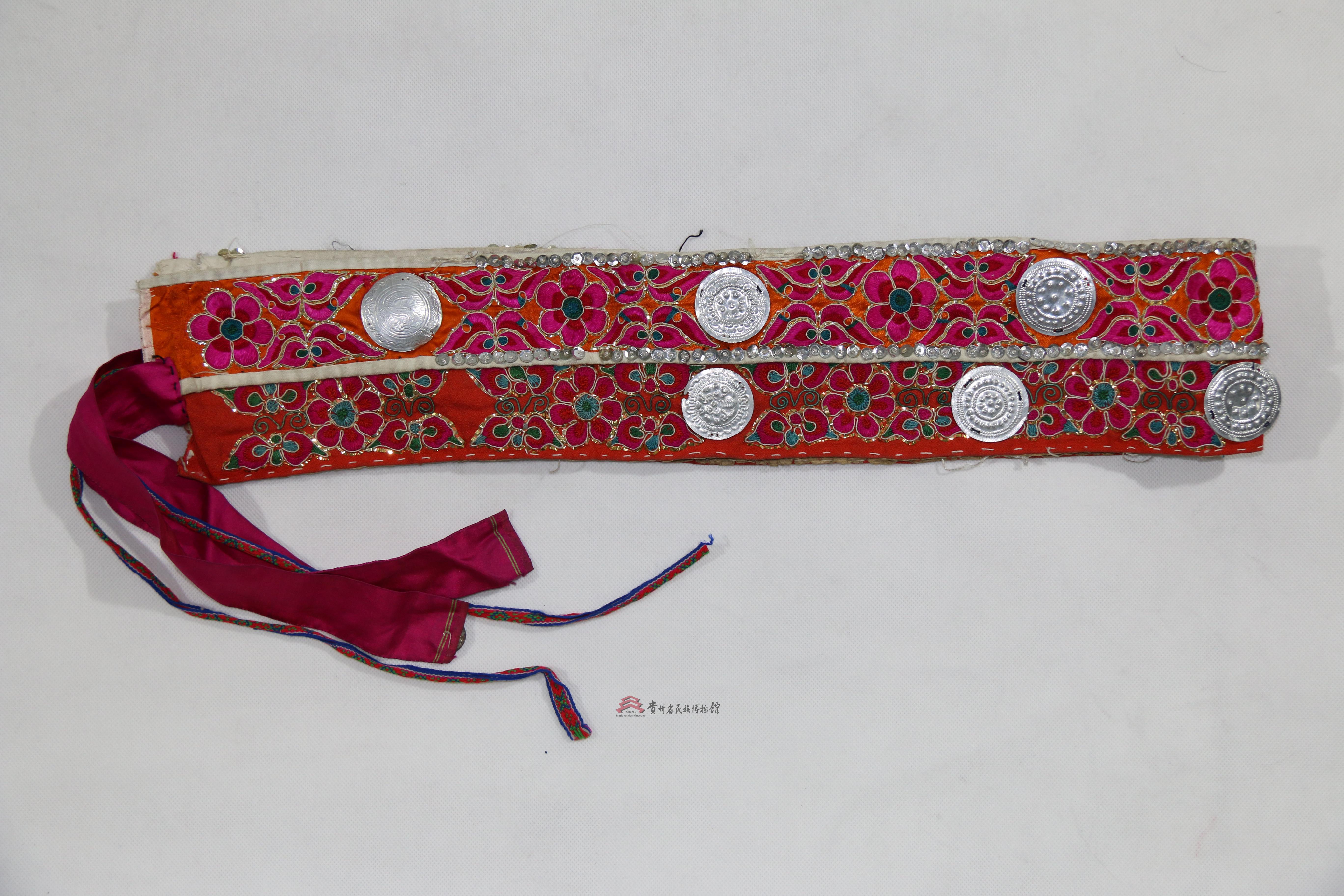 当代惠水苗族辫绣缠绣刺梨花纹腰带