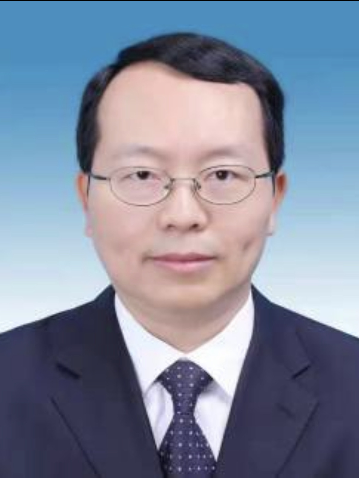  p data-id="t0xbffkxsjso">郑志锋,男,汉族,1973年 3月出生,福建仙游