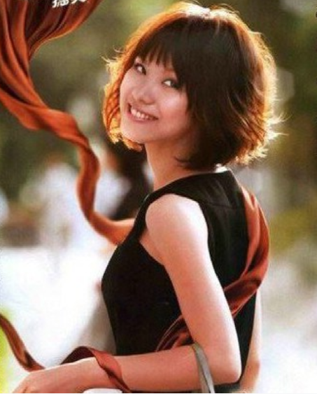  p>杨诗吟(vicky),是台湾"oui会星堂"的一位模特,因拍德芙巧克力广告