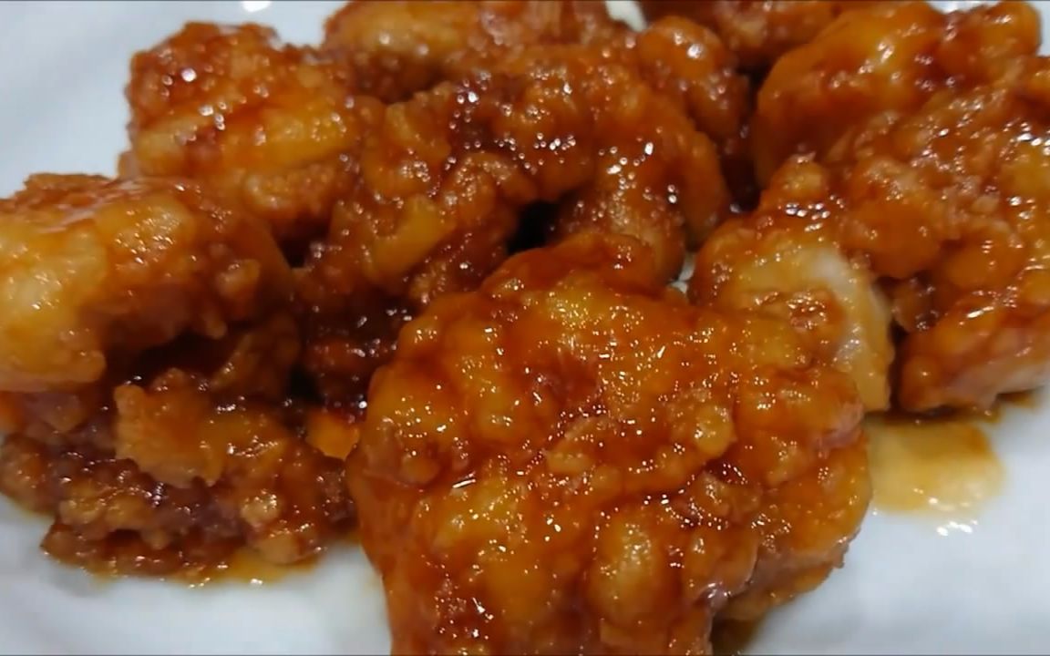  p>糖醋鸡块是由鸡腿为主要食材做成的一道菜品,属于家常菜,辅料有姜