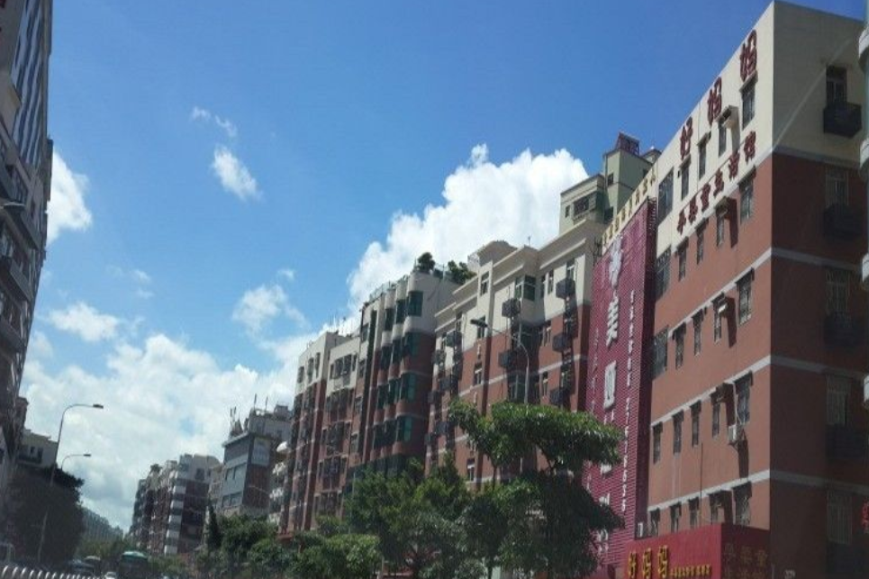  p>流塘新村小区位于深圳市宝安区西乡街道建安路与宝民路之间,它属于