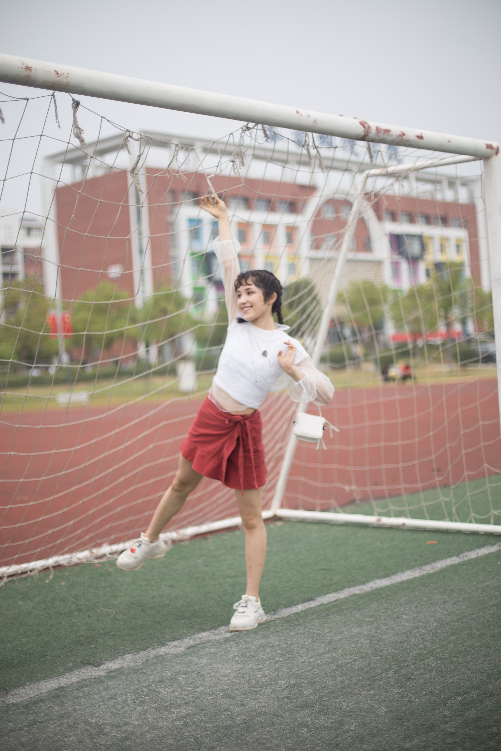  p data-id="gncndsai4j">古丽米热,2001年3月