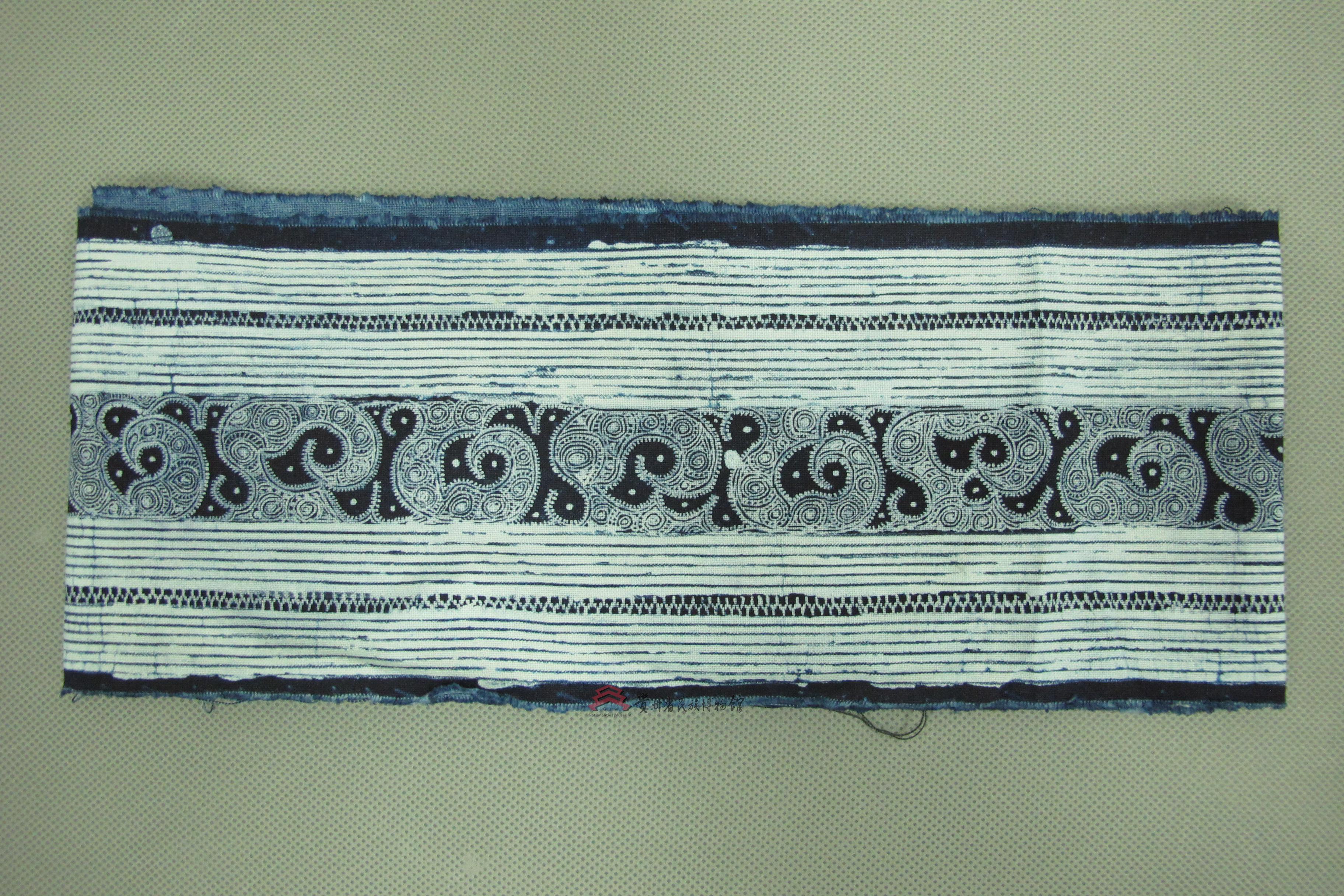 当代织金苗族蜡染几何纹衣襟花