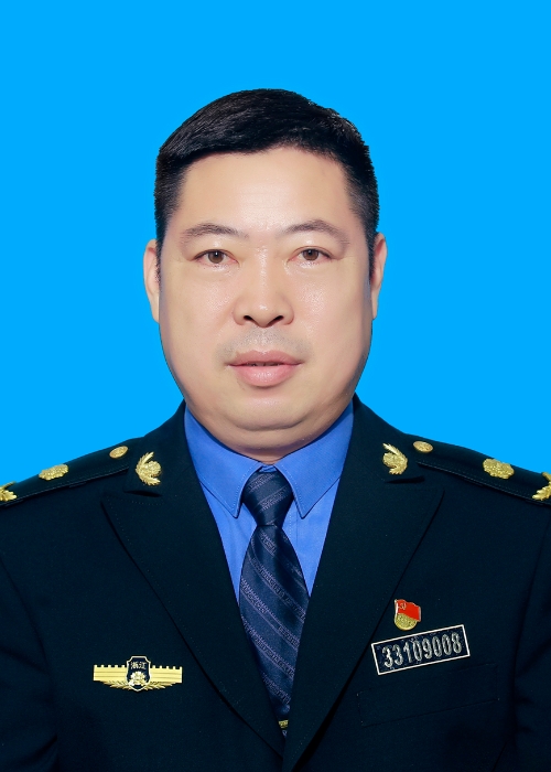 男,现任浙江省台州市三门综合行政执法局党委委员,副局长 span class=