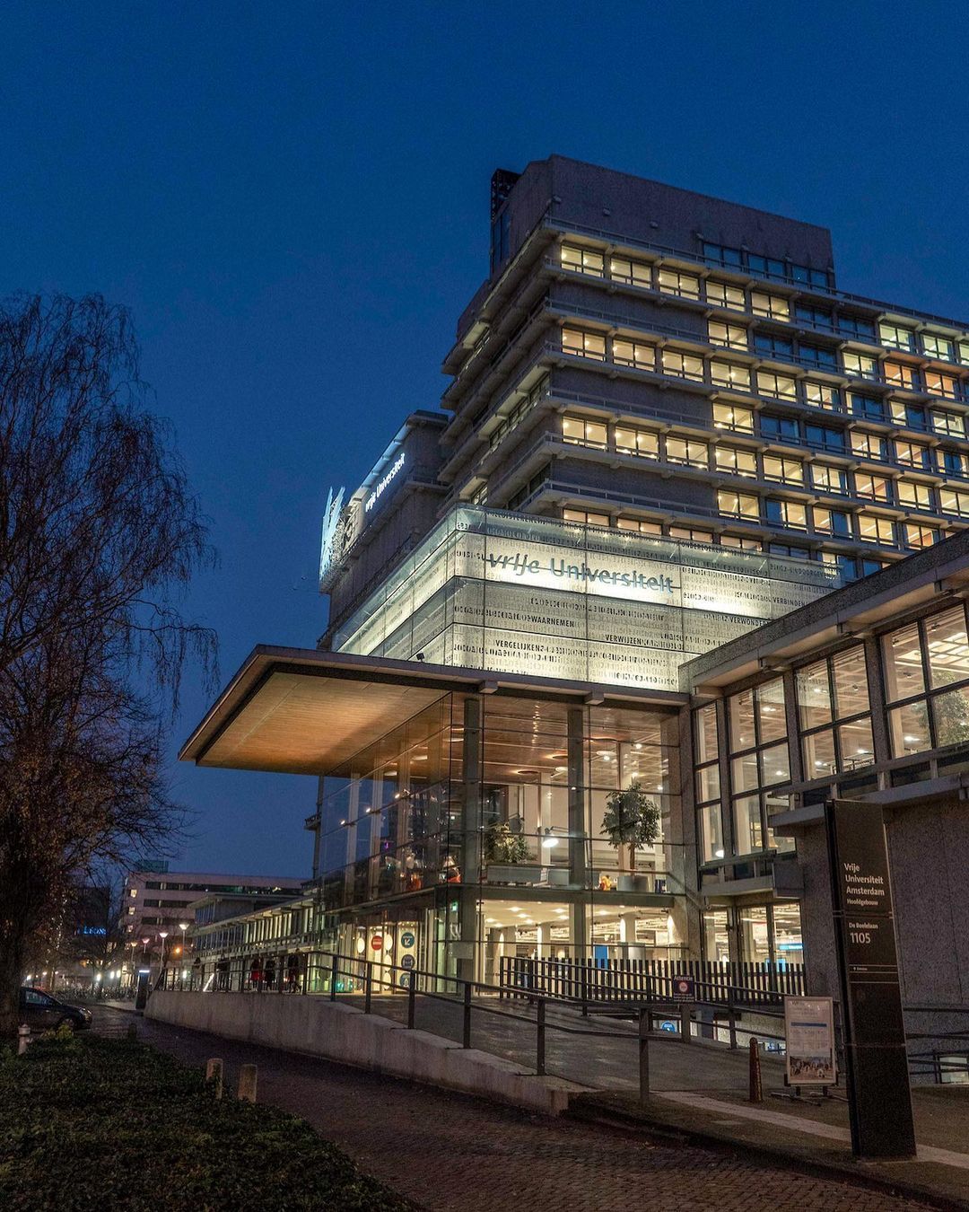 荷兰语:vrije universiteit amsterdam),又译为荷兰自由大学,简称阿