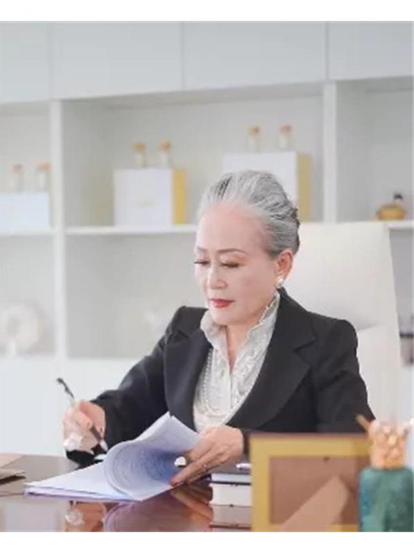  p data-id="si157orogyoo">刘明明,女,出生于北京,跨国企业总裁,代表