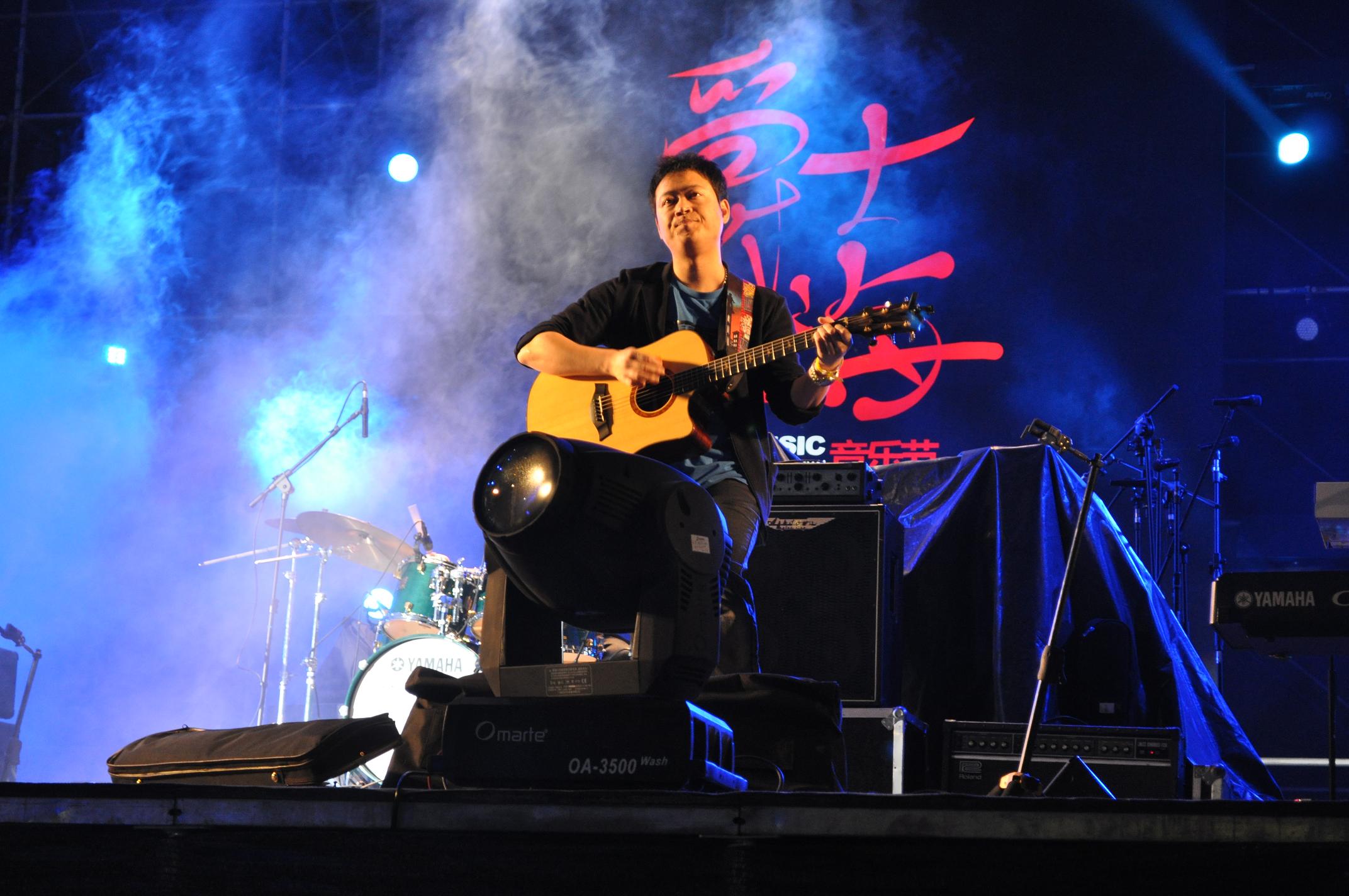  p>邢天溯,原名邢天卓,1978年9月2日出生于黑龙江省哈尔滨市,中国内地