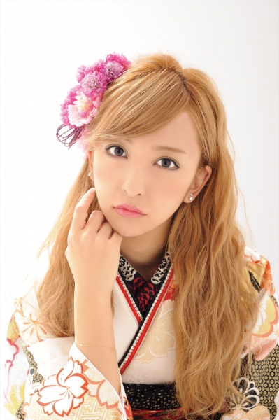 板野友美