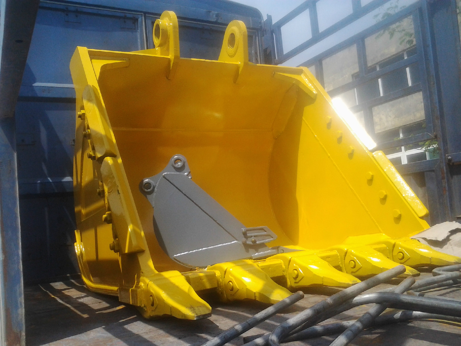  p data-id="gnwjgot44u">铲斗指安装在 a tar