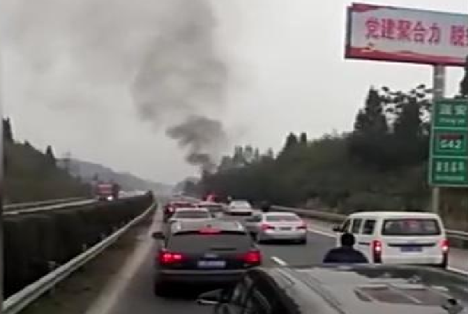 1·14张南高速车辆碰撞事故