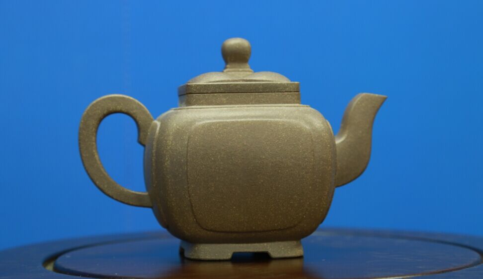  p data-id="gnb03muglk">吴建荣,又名剑雄,中华国礼紫砂壶艺术大师