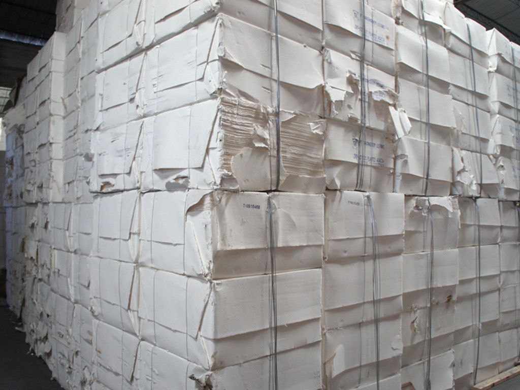  p>阔叶木浆纤维如桦木,杨木,椴木,桉木,枫木等,阔叶木纤维短,一般