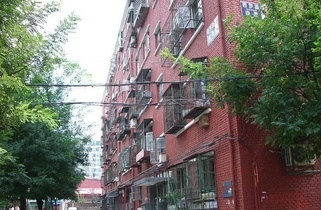  p>西罗园是一个住宅小区,小区为一个集生态环境,人文环境,信息化和