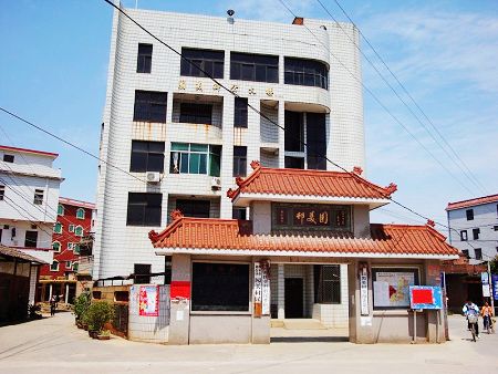  p>园美村是位于福建省泉州南安市仑苍镇政府驻地西北1.