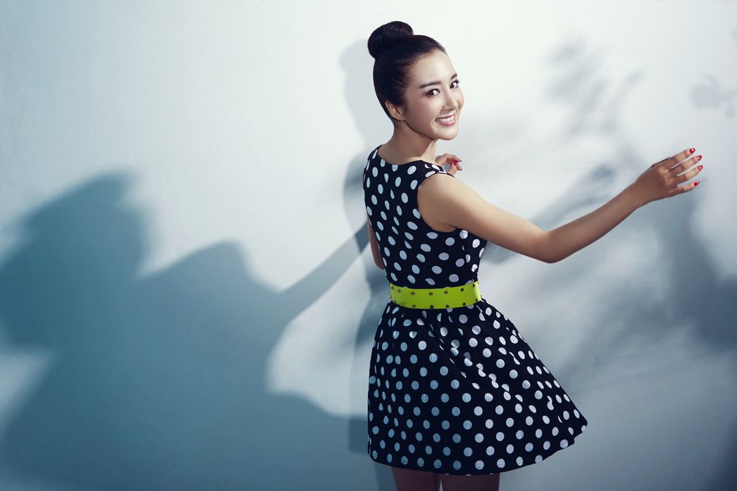  p>李依晓 i>(原名李烁), /i>1983年2月2日出生于辽宁省锦州市,毕业于