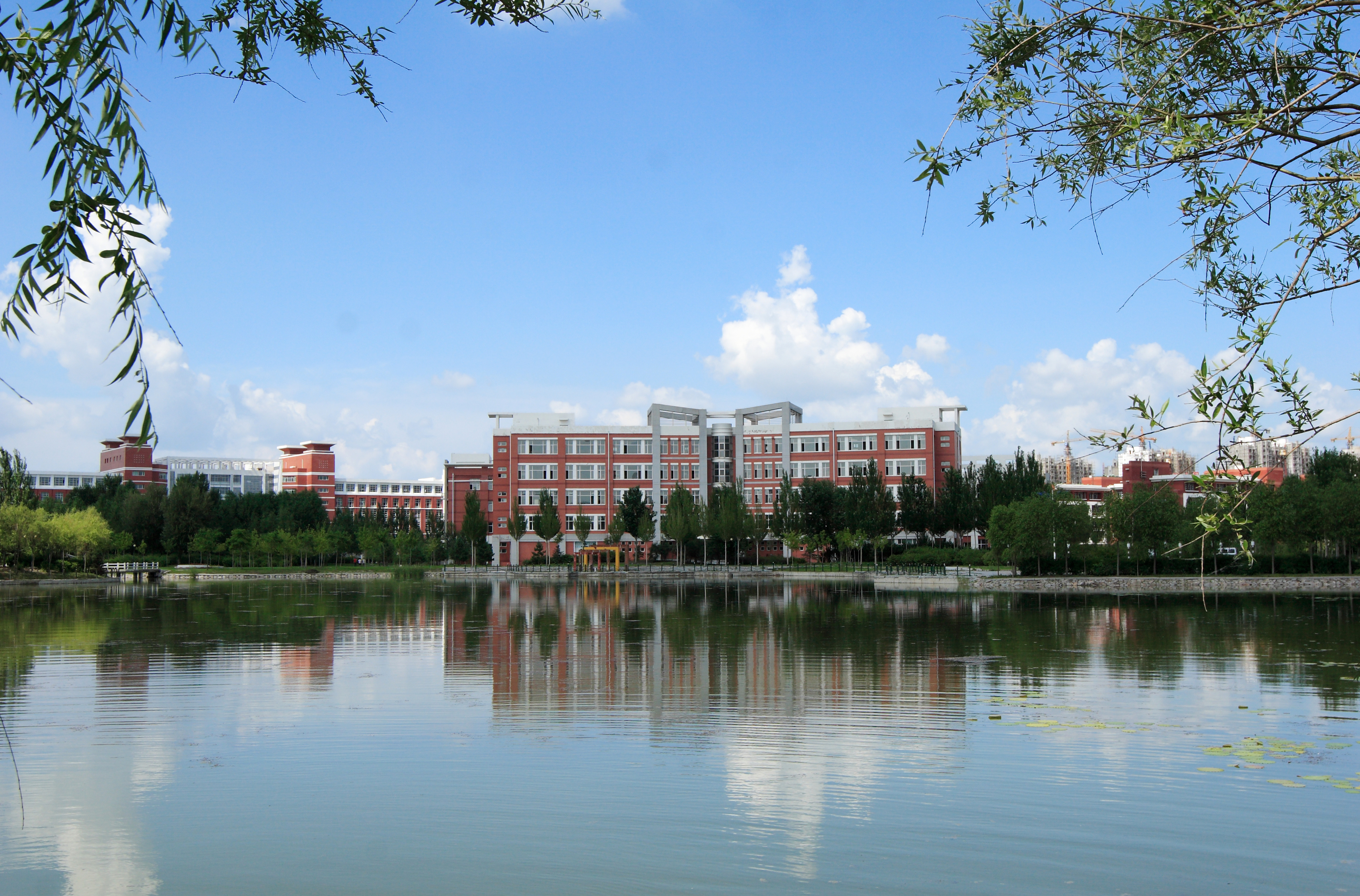  p>东北石油大学 i>(northeast petroleum university) /i>,简称东油 