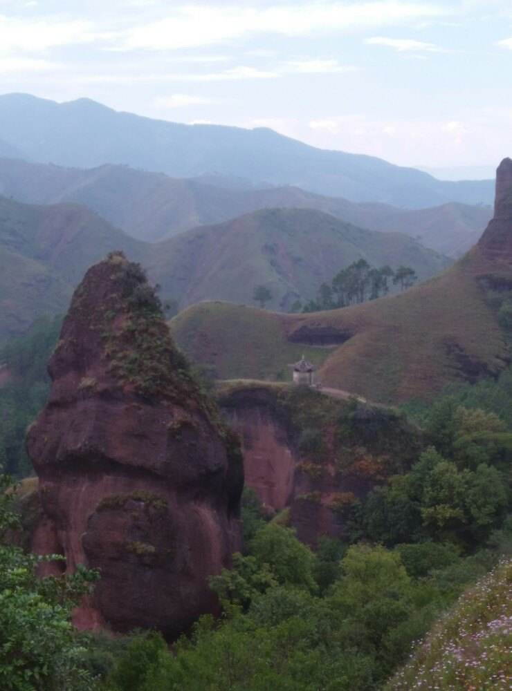  p data-id="uc3d7f1gi6bk">公母山又名连理山,莲花山,位于县城西南5