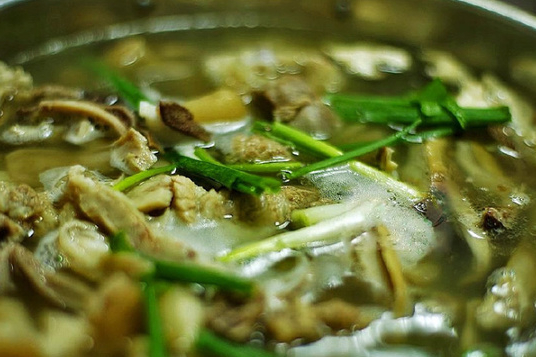 也叫牛瘪 a href="#" data-lemmaid="274015">火锅 /a>,为贵州黔东南