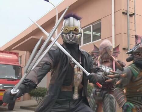 是特摄剧《 a target="_blank" href="/item/铠甲勇士捕将/15512798"