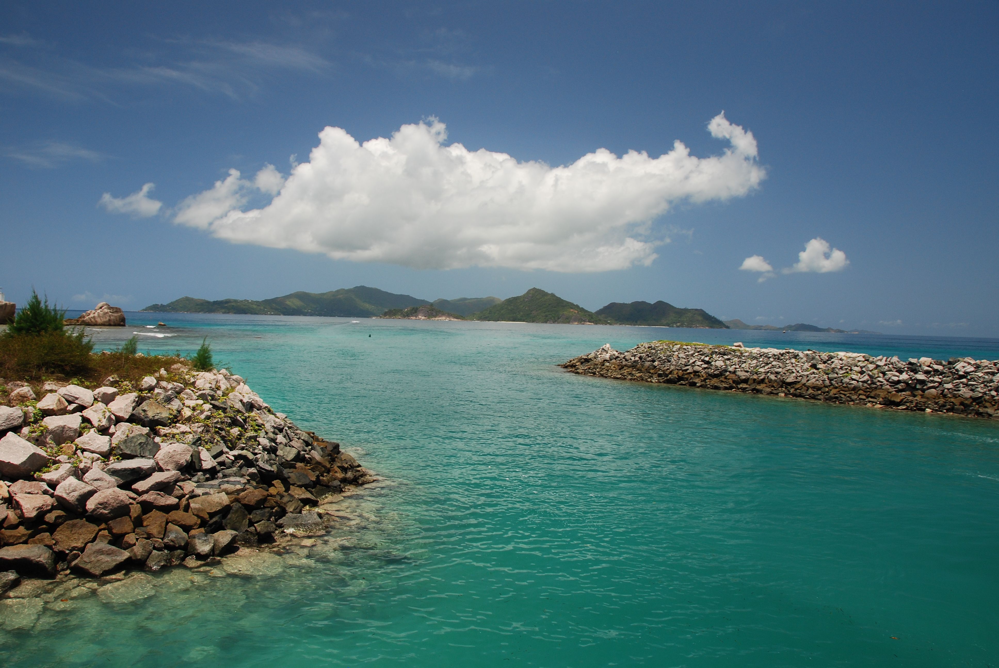 seychelles),简称 b>塞舌尔 /b>(seychelles),是坐落在东部非洲印度洋